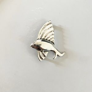 925 STERLING SILVER Vintage Flying Fish Brooch Pin